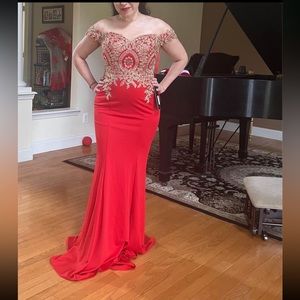 Red and Gold floor length formal dress. New with tags size 8. Dress Outlet